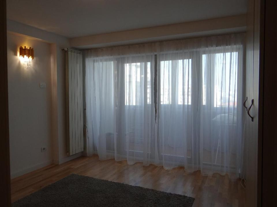 Apartament de inchiriat cu 3 camere- Bd. Decebal 