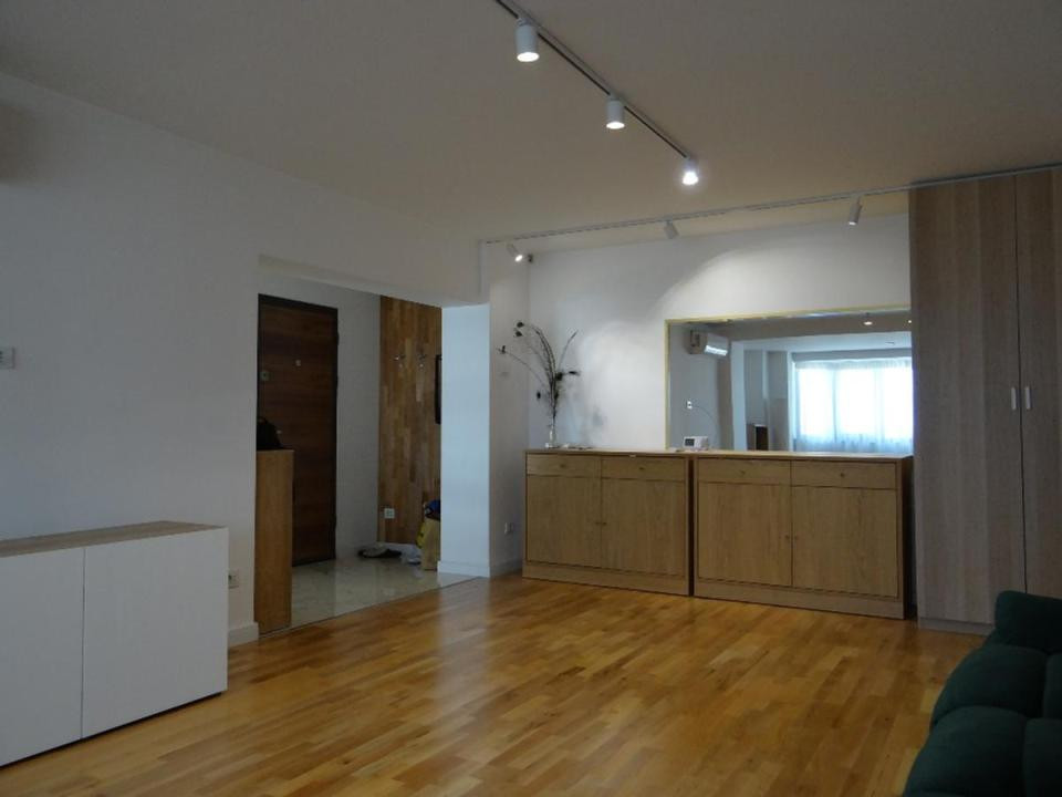 Apartament de inchiriat cu 3 camere- Bd. Decebal 