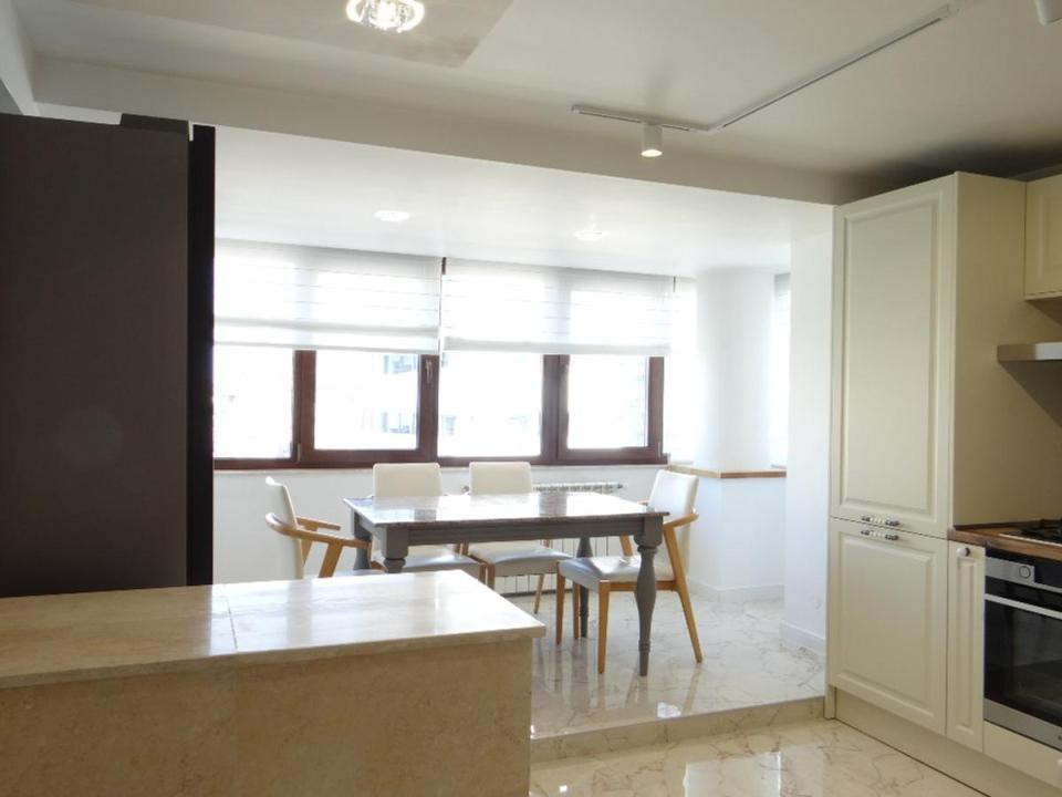 Apartament de inchiriat cu 3 camere- Bd. Decebal 