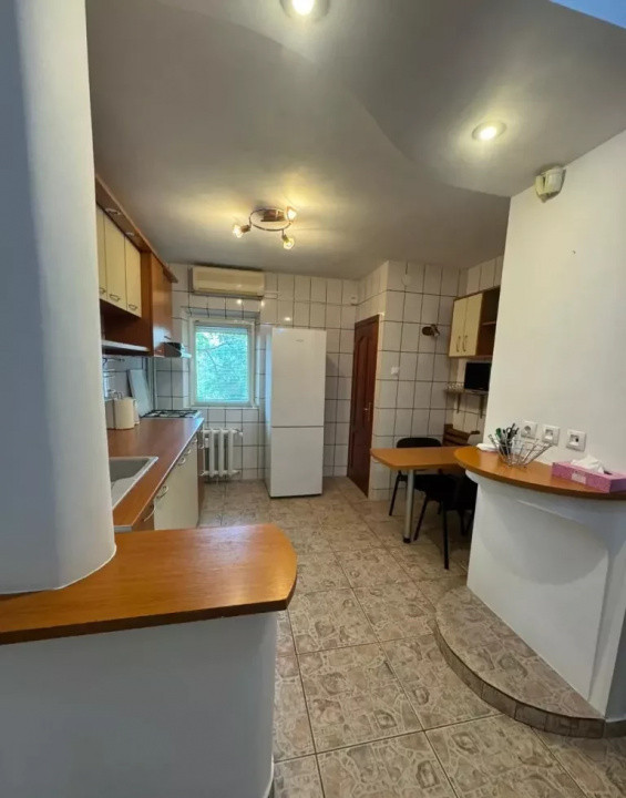 de inchiriat apartament decomandat cu 3 camere  in Vitan 