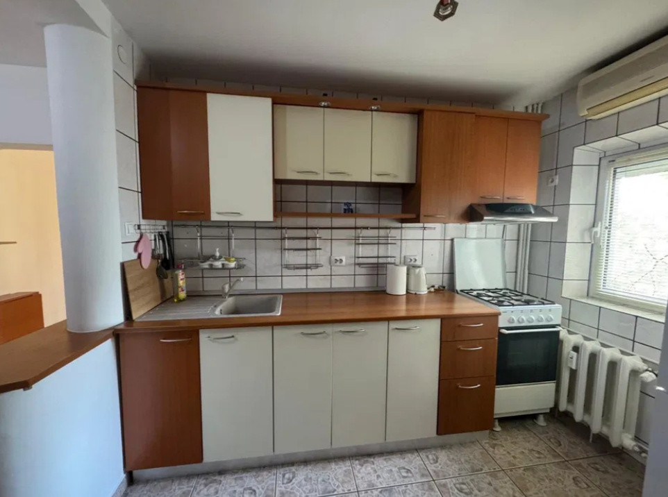 de inchiriat apartament decomandat cu 3 camere  in Vitan 