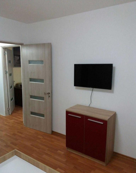 de inchiriat apartament semidecomandat cu 2 camere  in Stefan cel Mare 