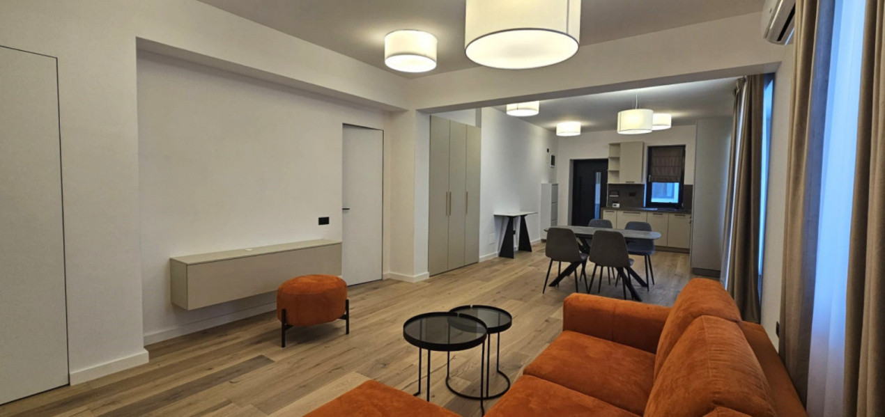 de inchiriat apartament semidecomandat cu 3 camere  in Aviatiei 
