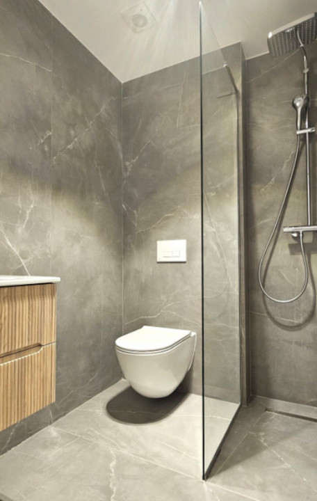 de inchiriat apartament semidecomandat cu 3 camere  in Aviatiei 