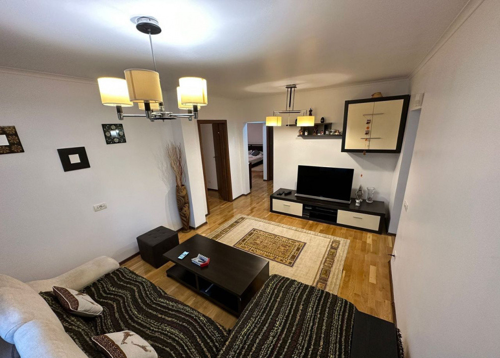 Apartament cu 4 camere, zona Vitan