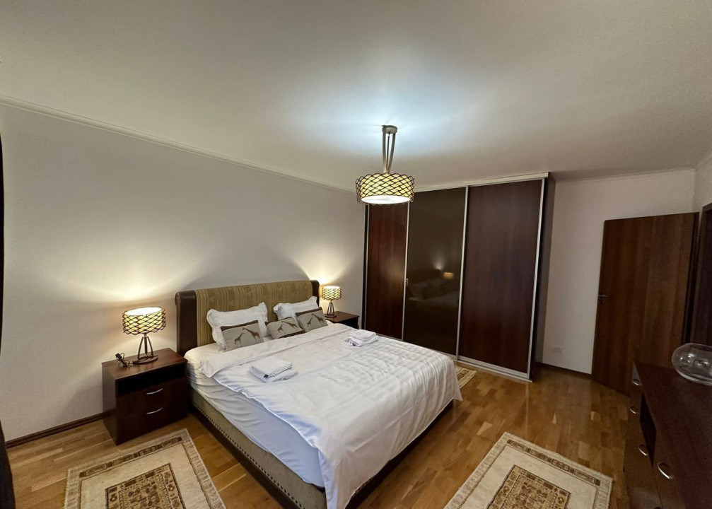 Apartament cu 4 camere, zona Vitan