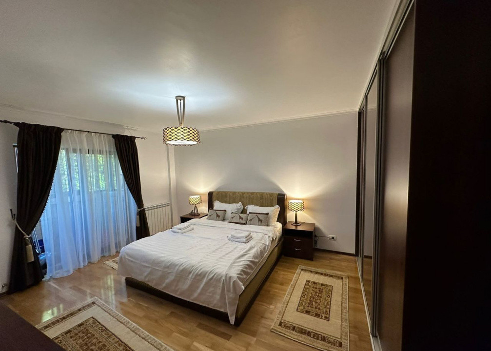 Apartament cu 4 camere, zona Vitan