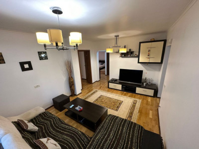 Apartament cu 4 camere, zona Vitan