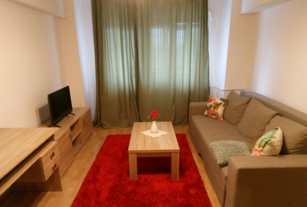 Apartament semidecomandat cu 2 camere  in 1 Mai 
