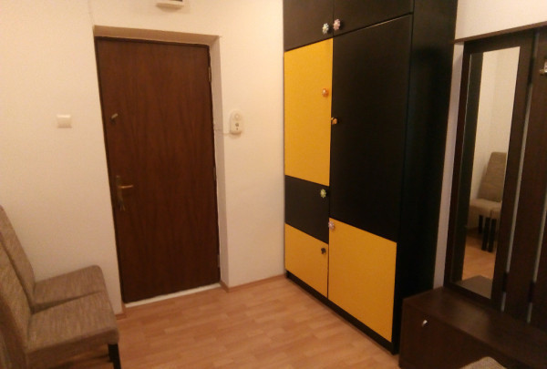 Apartament semidecomandat cu 2 camere  in 1 Mai 
