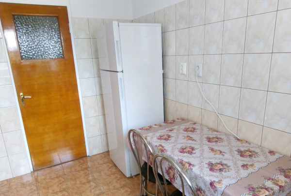 Apartament semidecomandat cu 2 camere  in 1 Mai 
