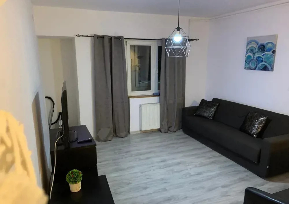 Apartament semidecomandat cu 2 camere, zona Coposu