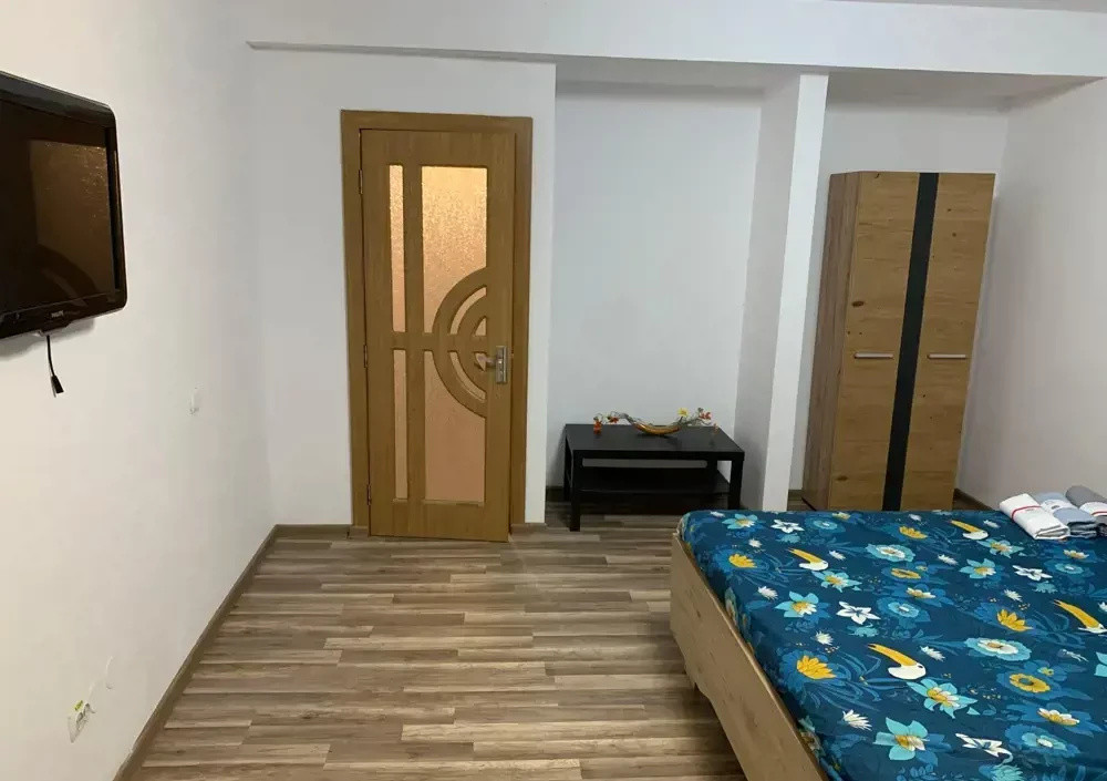 Apartament semidecomandat cu 2 camere, zona Coposu