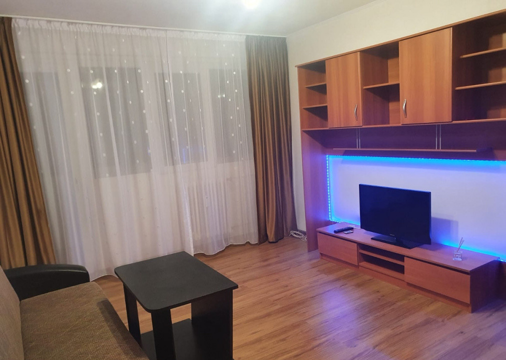 Apartament decomandat cu 2 camere  in zona Eroii Revolutiei 
