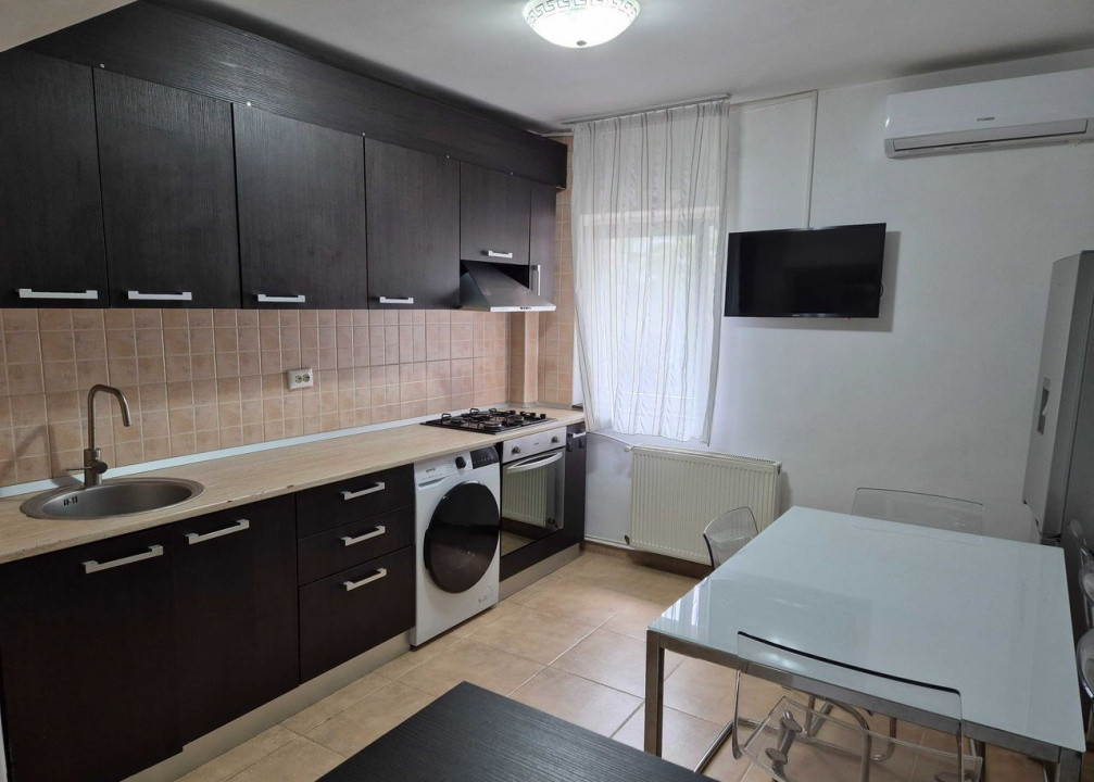 Apartament decomandat cu 3 camere  in Vitan 