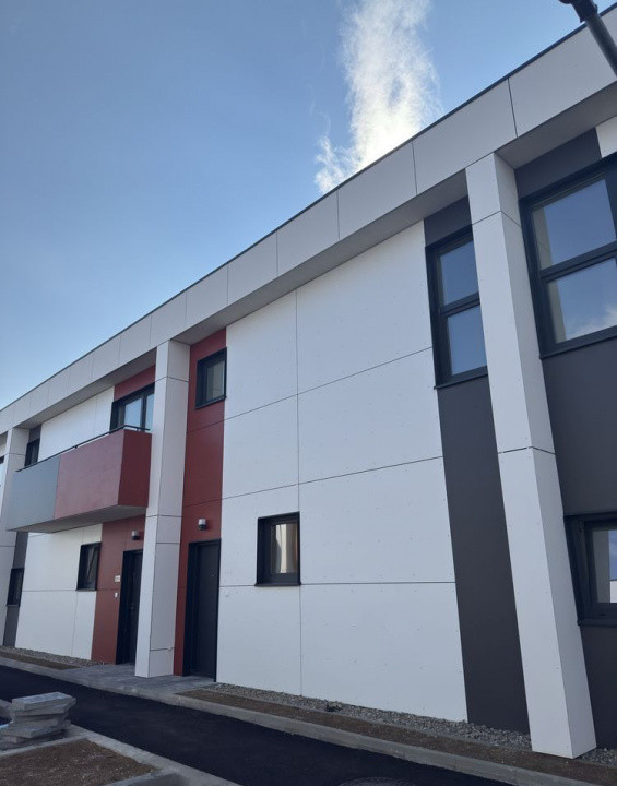 Casă tip duplex de închiriat – Complex H4L, gradină proprie și parcare inclusă