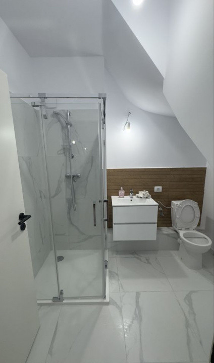 Casă tip duplex de închiriat – Complex H4L, gradină proprie și parcare inclusă