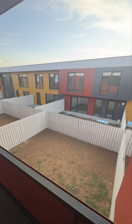 Casă tip duplex de închiriat – Complex H4L, gradină proprie și parcare inclusă