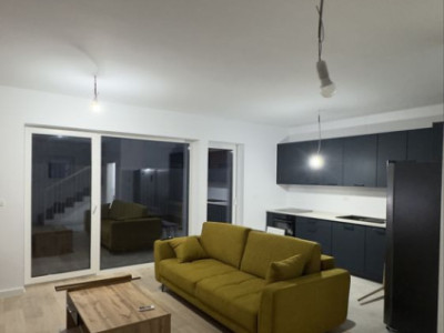 Casă tip duplex de închiriat – Complex H4L, gradină proprie și parcare inclusă