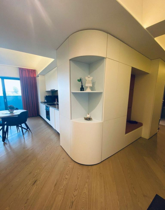 Apartament semidecomandat cu 3 camere  in Cotroceni 