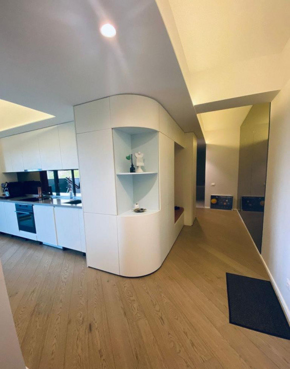 Apartament semidecomandat cu 3 camere  in Cotroceni 