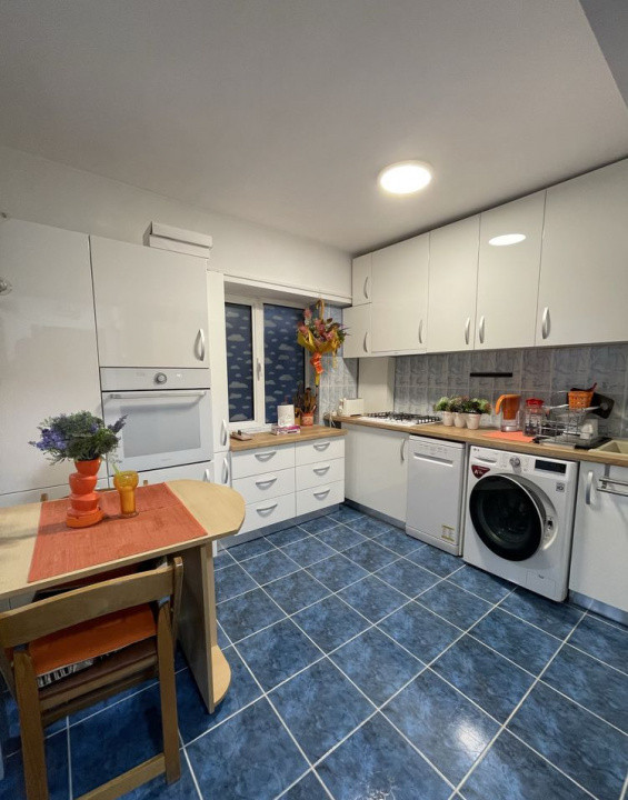 Apartament decomandat cu 3 camere, Bucur Obor 