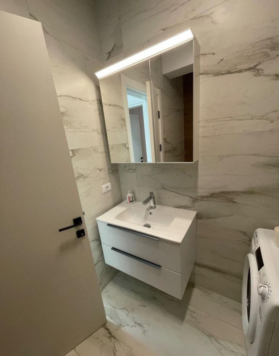 Apartament decomandat cu 2 camere  in Vacaresti 