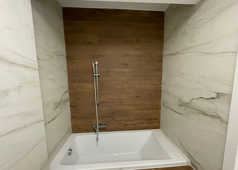 Apartament decomandat cu 2 camere  in Vacaresti 