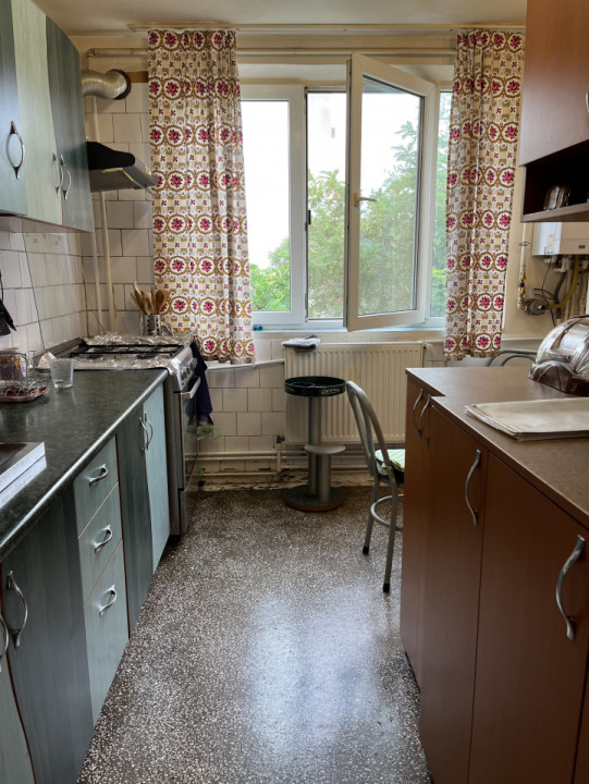 Apartament 3 camere, 65 mp, dec, centrală, reabilitat, metrou, zona Dristor