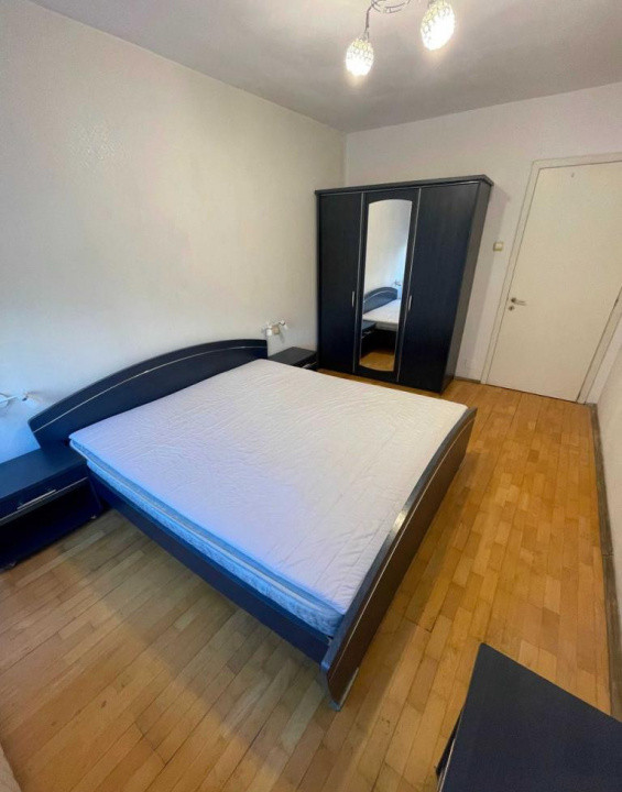 Apartament semidecomandat cu 3 camere, strada Stefan cel Mare