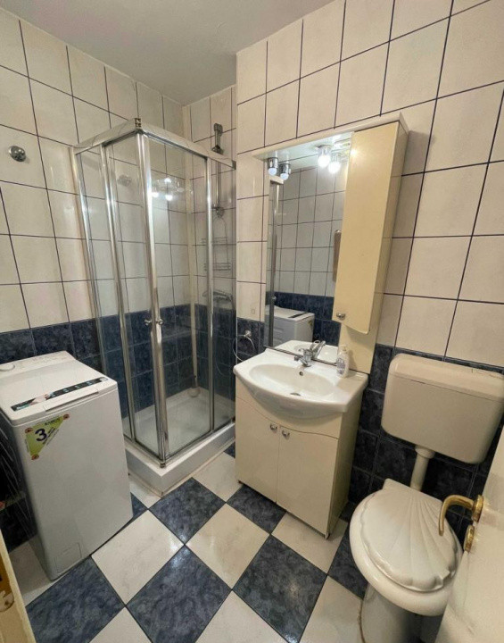 Apartament semidecomandat cu 3 camere, strada Stefan cel Mare