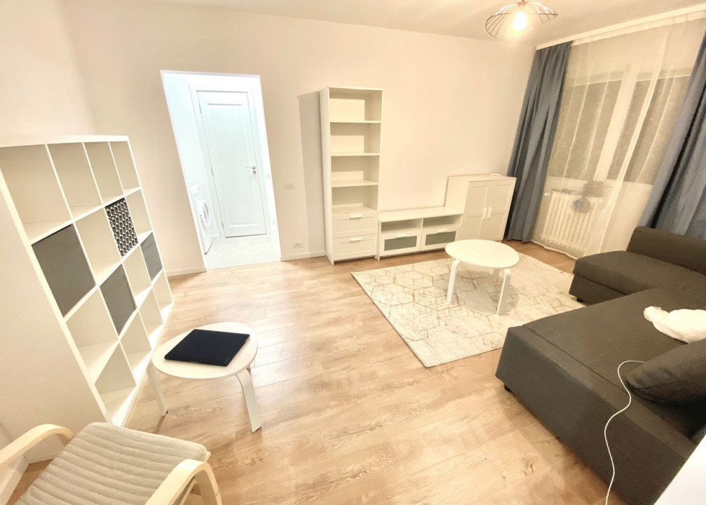 de inchiriat apartament semidecomandat cu 2 camere  in Titan 