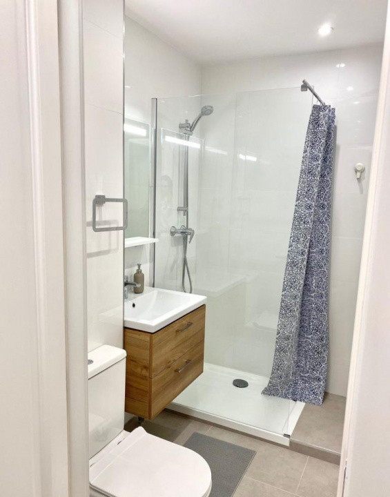 de inchiriat apartament semidecomandat cu 2 camere  in Titan 