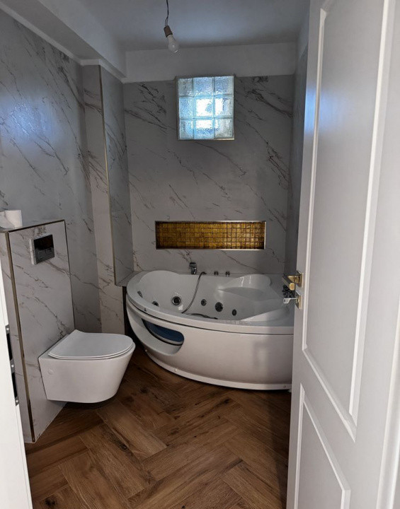 Casa individuala, 160 mp, 5 camere, terasa, curte, parcare, zona Bucurestii Noi