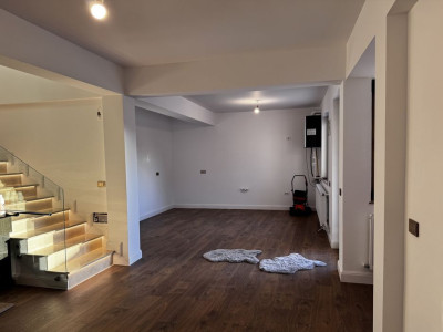 Casa individuala, 160 mp, 5 camere, terasa, curte, parcare, zona Bucurestii Noi