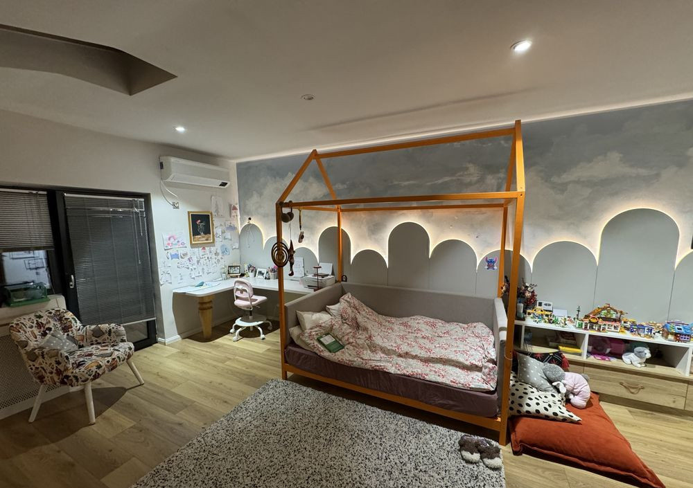 Casa individuala, 180 mp, 4 camere, modern,terasa, curte, parcare, zona Aviatiei