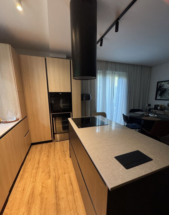 Casa individuala, 180 mp, 4 camere, modern,terasa, curte, parcare, zona Aviatiei