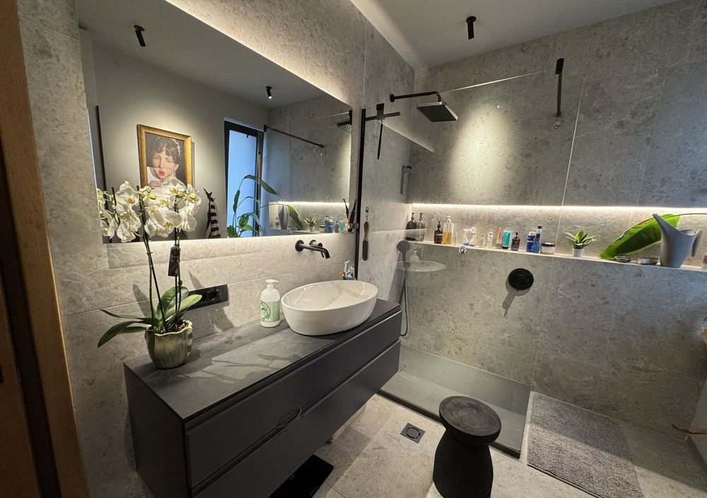 Casa individuala, 180 mp, 4 camere, modern,terasa, curte, parcare, zona Aviatiei