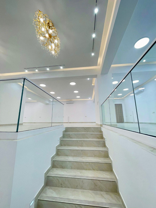 Spatiu comercial 250 mp, parter + et. 1, prima inchiriere, zona Colentina