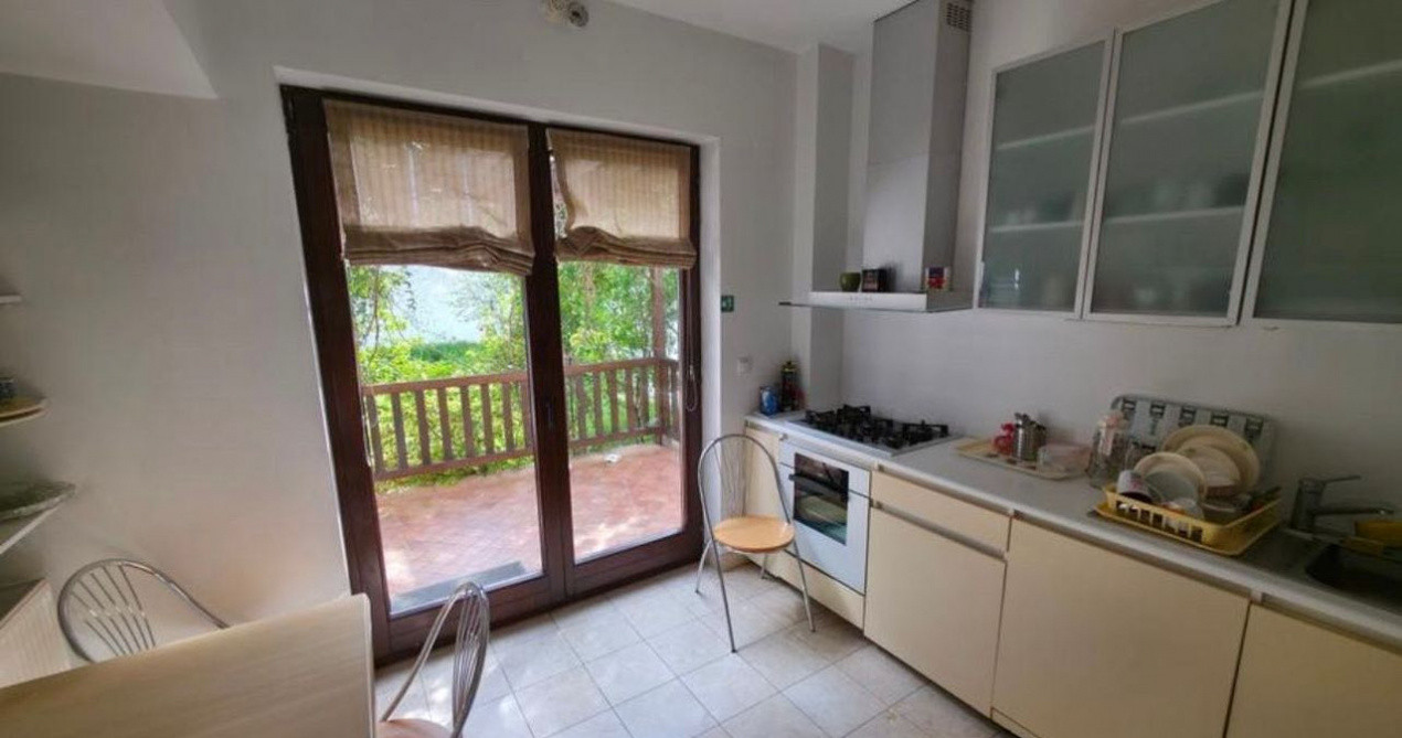 Vila individuala, 8 camere, gradina, terasa, parcare, zona Cotroceni