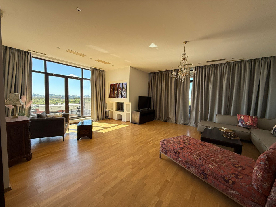 Penthouse spectaculos 180 mp cu terasă panoramică Băneasa  2.800 €