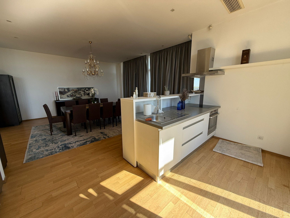 Penthouse spectaculos 180 mp cu terasă panoramică Băneasa  2.800 €
