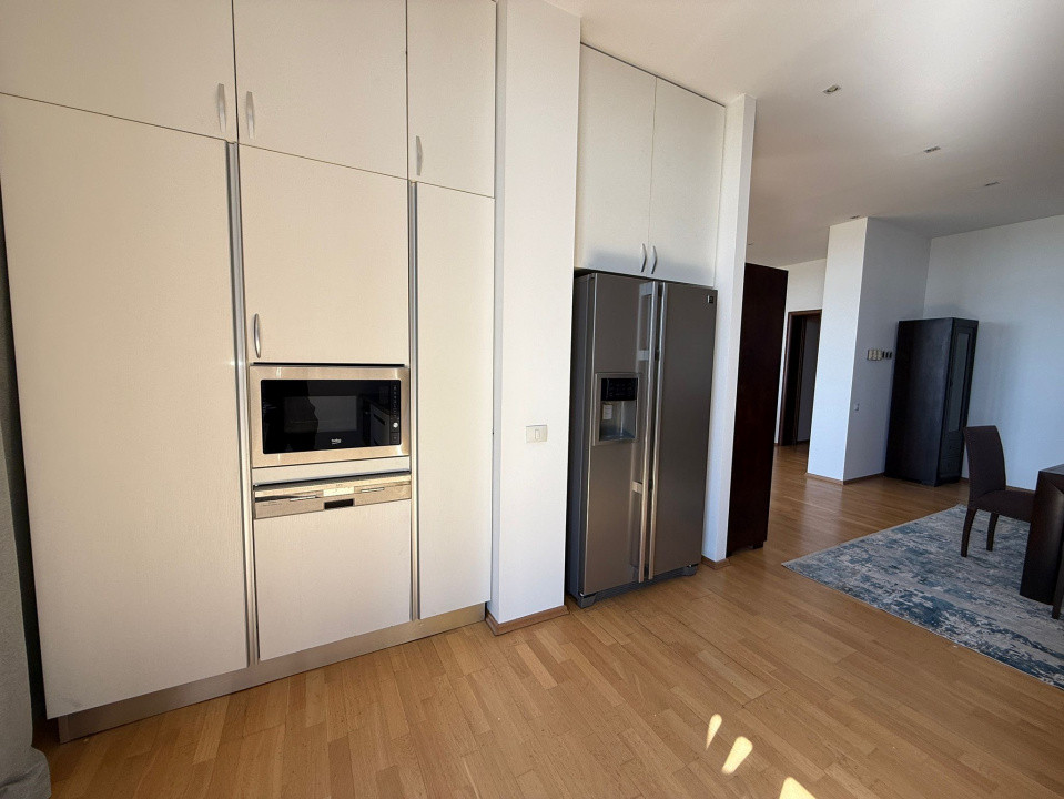 Penthouse spectaculos 180 mp cu terasă panoramică Băneasa  2.800 €