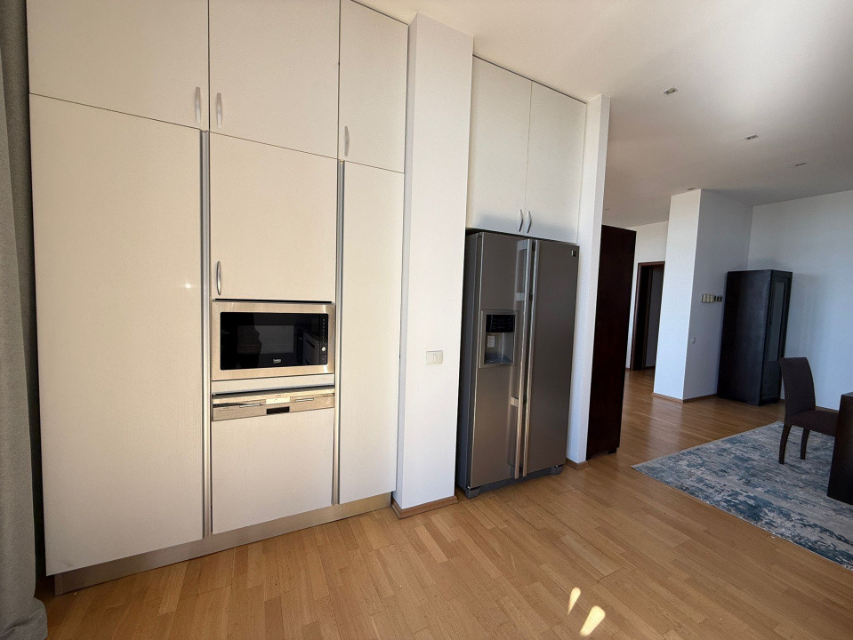 Penthouse spectaculos 180 mp cu terasă panoramică Băneasa  2.800 €