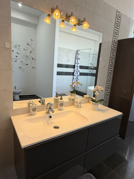Penthouse spectaculos 180 mp cu terasă panoramică Băneasa  2.800 €