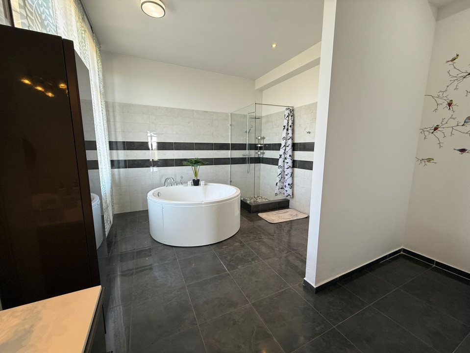 Penthouse spectaculos 180 mp cu terasă panoramică Băneasa  2.800 €