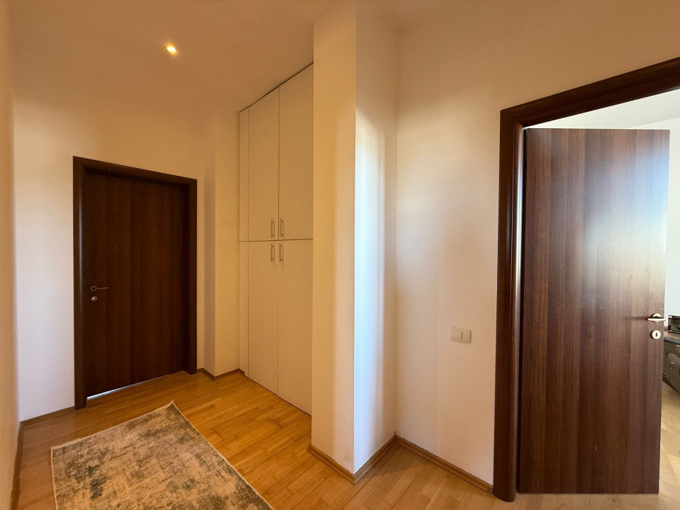 Penthouse spectaculos 180 mp cu terasă panoramică Băneasa  2.800 €