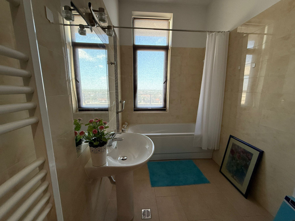 Penthouse spectaculos 180 mp cu terasă panoramică Băneasa  2.800 €