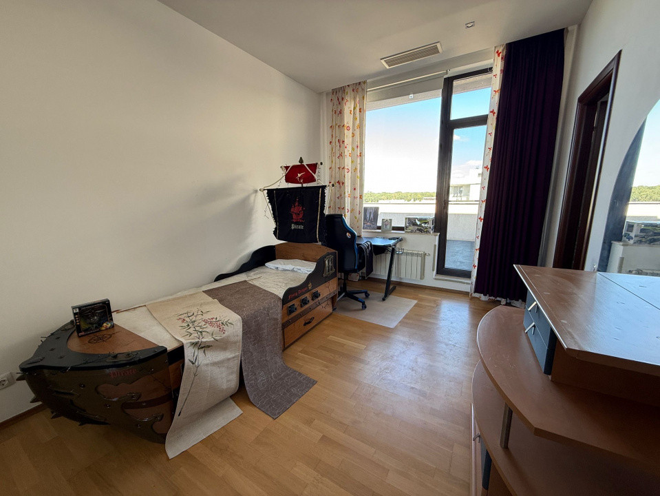 Penthouse spectaculos 180 mp cu terasă panoramică Băneasa  2.800 €