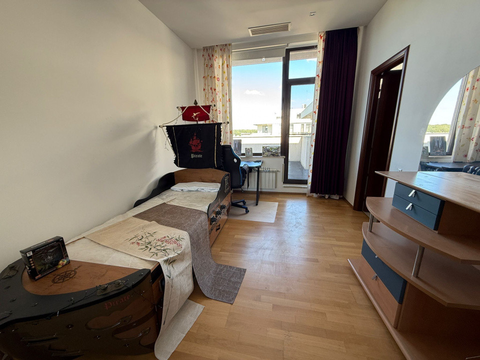 Penthouse spectaculos 180 mp cu terasă panoramică Băneasa  2.800 €